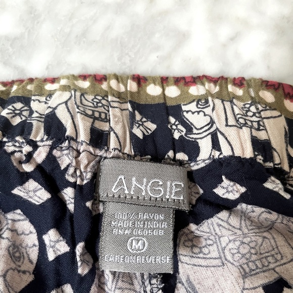 Angie Elephant Pattern Skirt with Buttons and Pockets - Picture 3 of 4